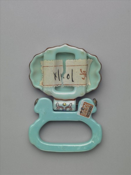 粉彩如意雲紋描金帶板