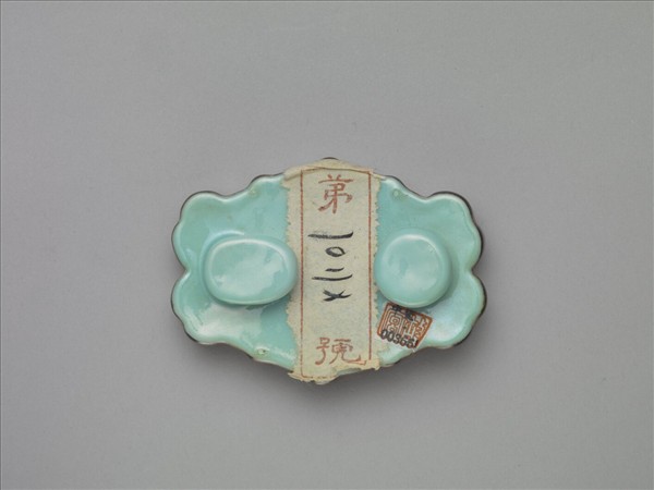 粉彩松石色描金帶板