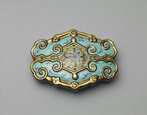 粉彩如意雲紋描金帶扣