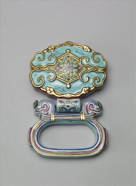 粉彩如意雲紋描金帶板