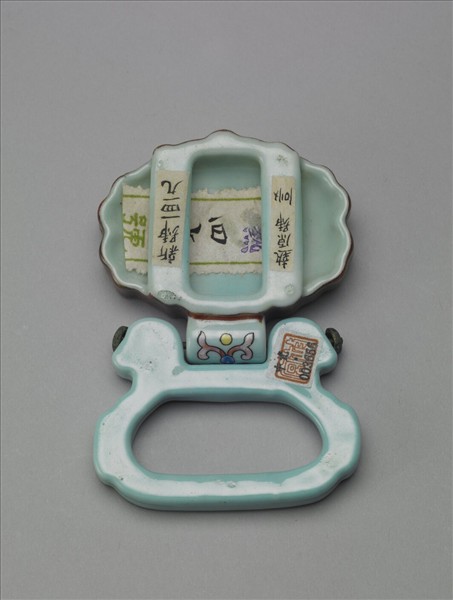 粉彩如意雲紋描金帶板