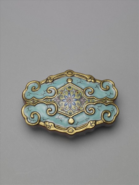 粉彩描金如意雲紋帶扣