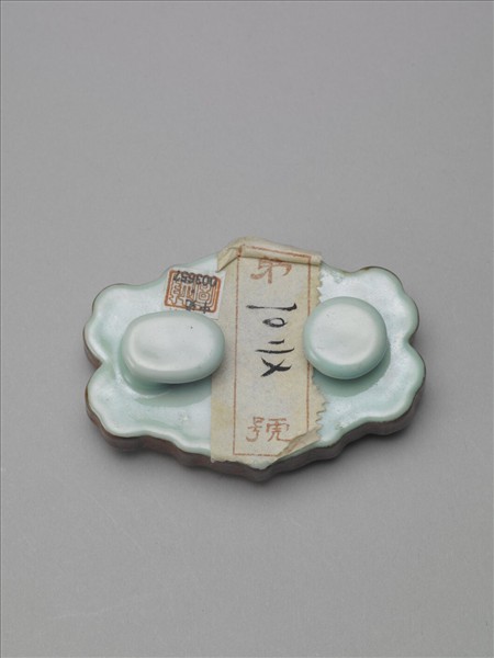 粉彩描金如意雲紋帶扣