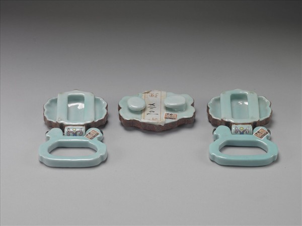 粉彩描金如意雲紋帶扣