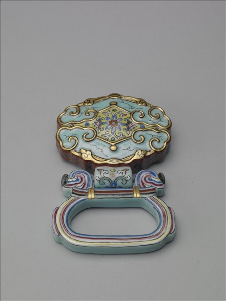 粉彩描金如意雲紋帶板