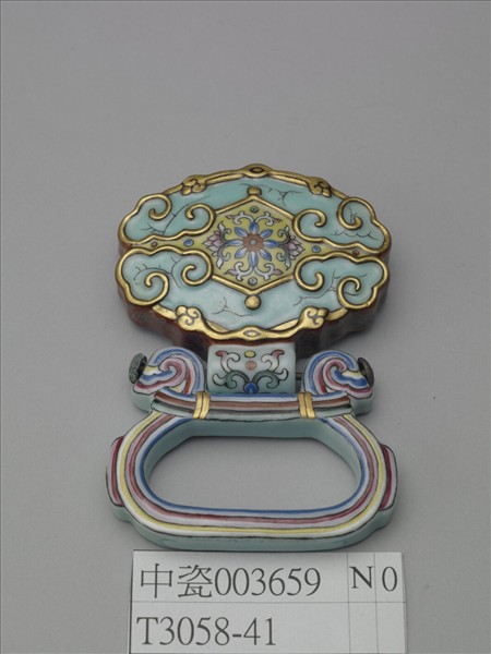 粉彩如意雲紋描金帶板