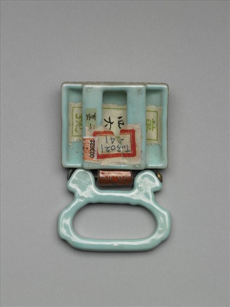 粉彩番蓮紋描金帶板