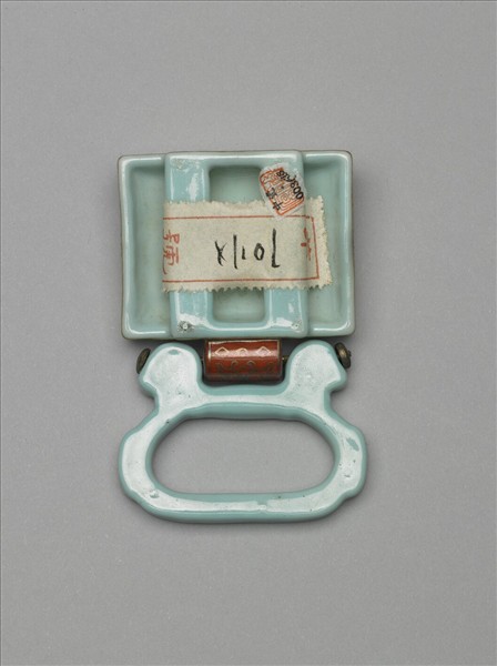 粉彩番蓮紋描金帶板