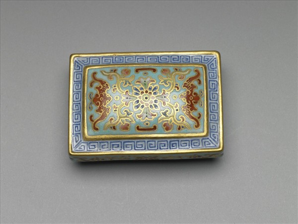 粉彩番蓮紋描金帶扣