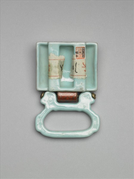 粉彩番蓮紋描金帶板