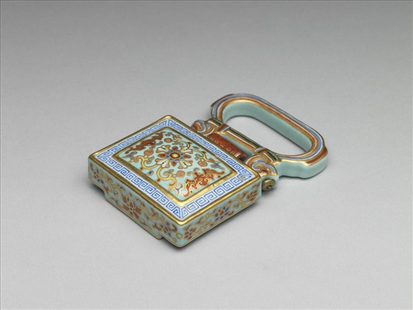 粉彩番蓮紋描金帶板