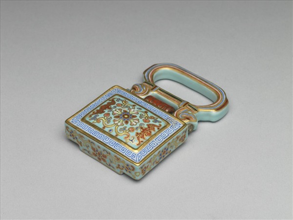 粉彩番蓮紋描金帶板