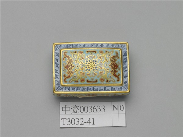 粉彩番蓮紋描金帶扣