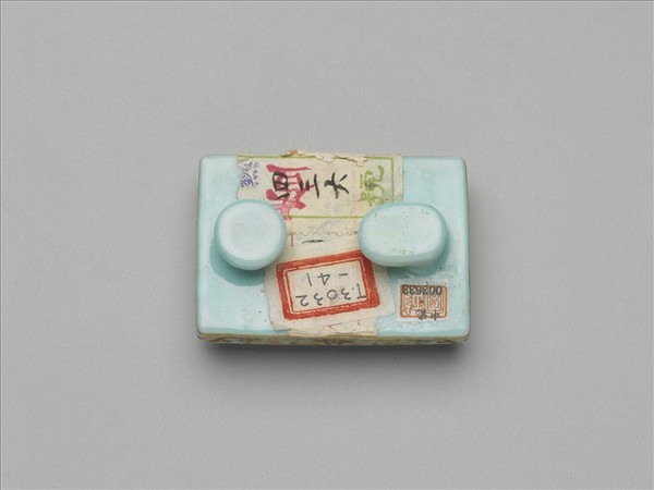 粉彩番蓮紋描金帶扣