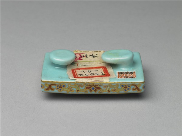 粉彩番蓮紋描金帶扣