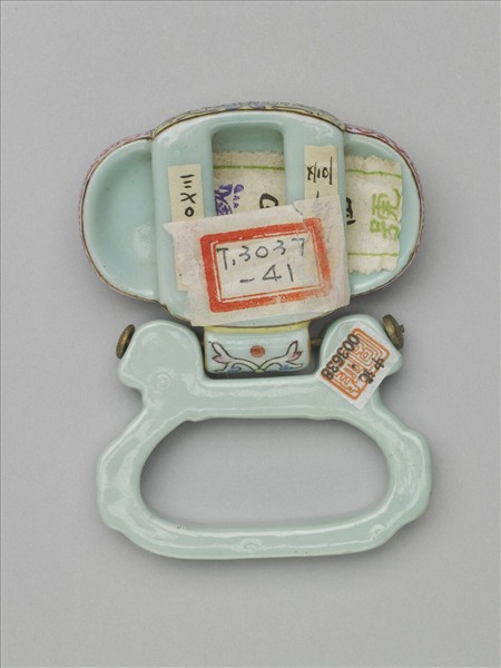 粉彩番蓮紋描金帶板