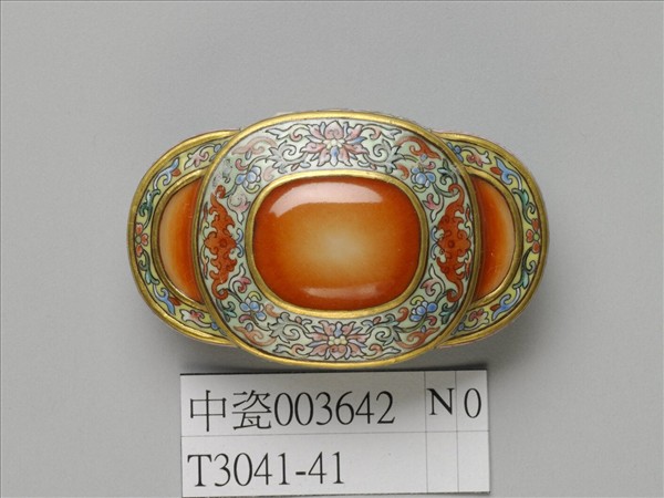 粉彩番蓮紋描金帶扣