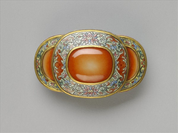 粉彩番蓮紋描金帶扣