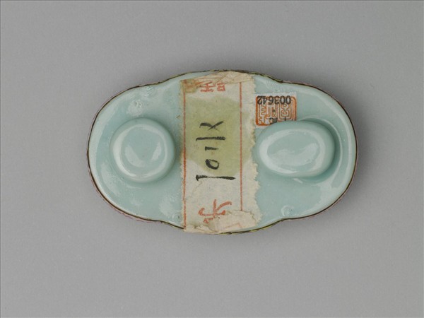 粉彩番蓮紋描金帶扣