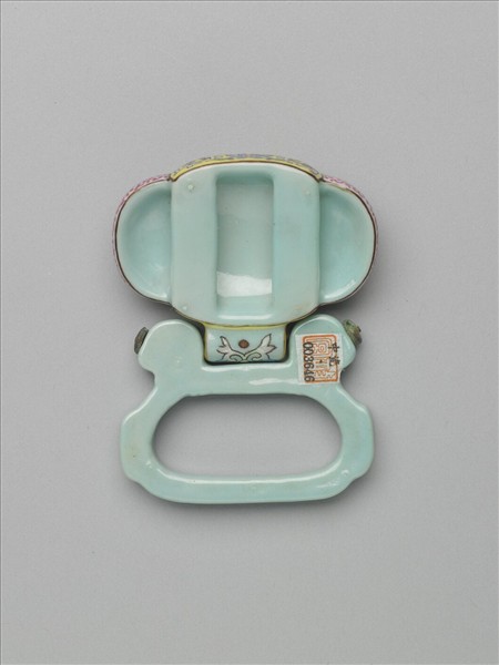 粉彩番蓮紋描金帶板