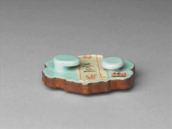 粉彩松石色描金帶板