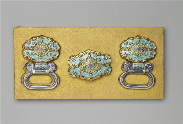 粉彩松石色描金帶板