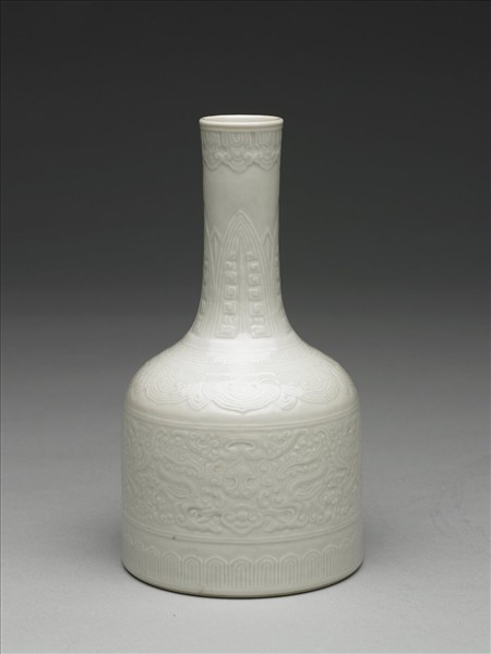 白釉暗花瓶