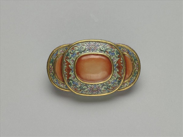 粉彩番蓮紋描金帶扣