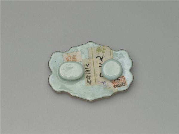 粉彩松石色描金帶板