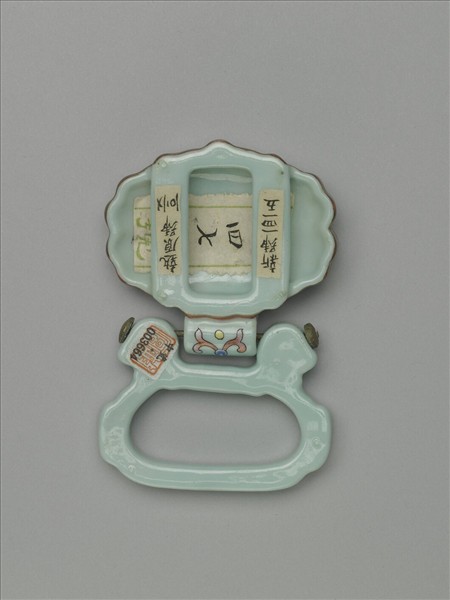 粉彩松石色描金帶板