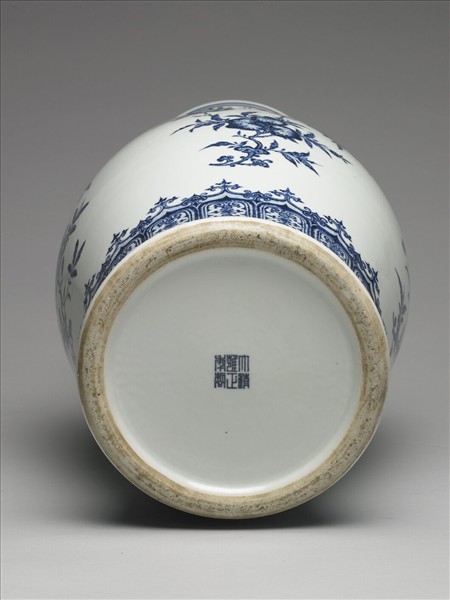 青花折枝花果紋瓶