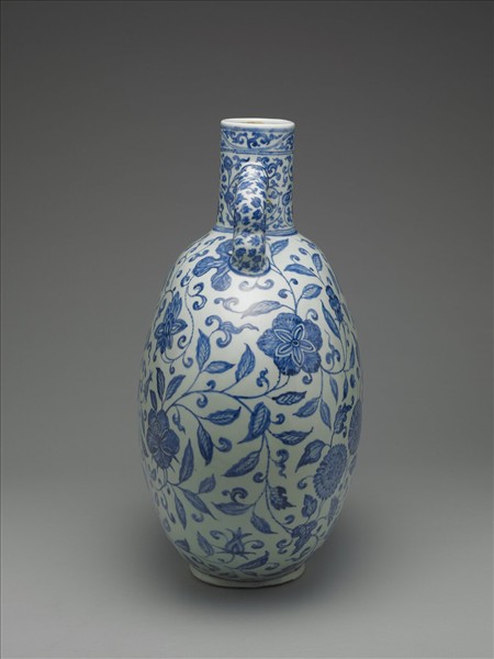 青花纏枝花卉紋雙耳扁壺