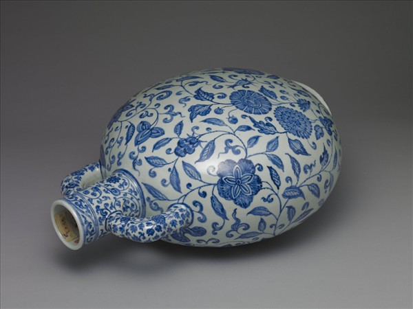 青花纏枝花卉紋雙耳扁壺