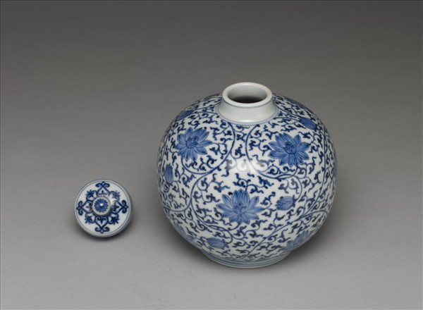 青花纏枝花卉紋蓋罐