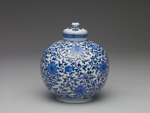 青花纏枝花卉紋蓋罐