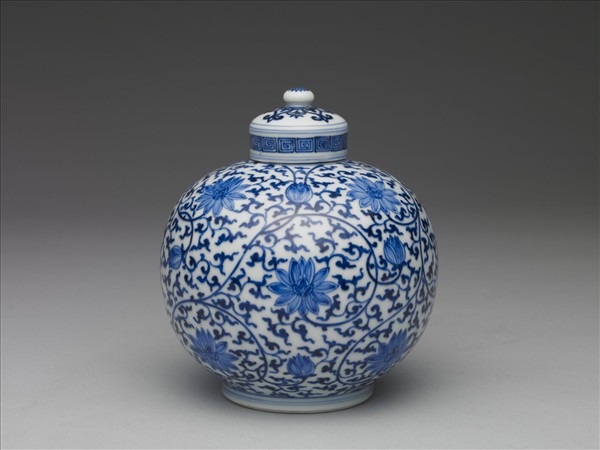 青花纏枝花卉紋蓋罐