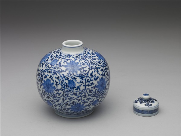 青花纏枝花卉紋蓋罐