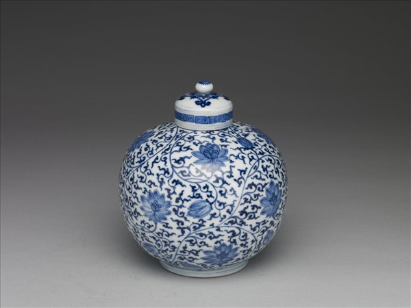 青花纏枝花卉紋蓋罐