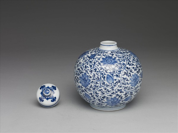 青花纏枝花卉紋蓋罐