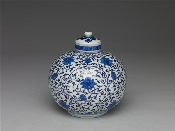 青花纏枝花卉紋蓋罐