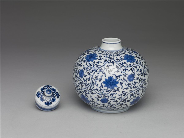 青花纏枝花卉紋蓋罐