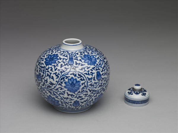 青花纏枝花卉紋蓋罐