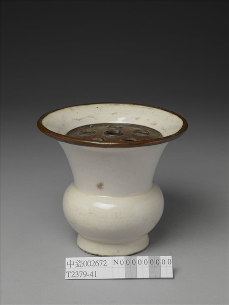 白瓷渣斗（附金屬膽）