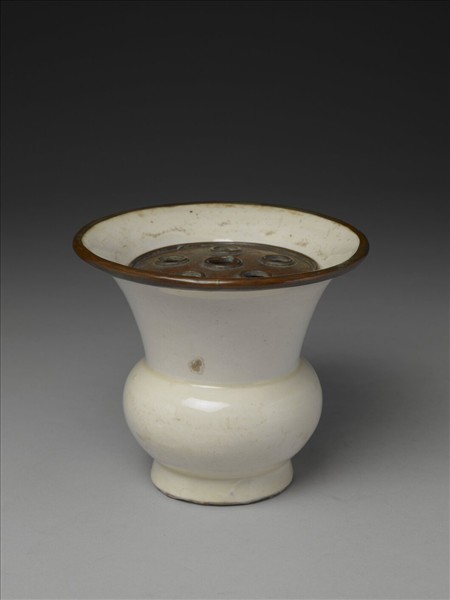 白瓷渣斗（附金屬膽）