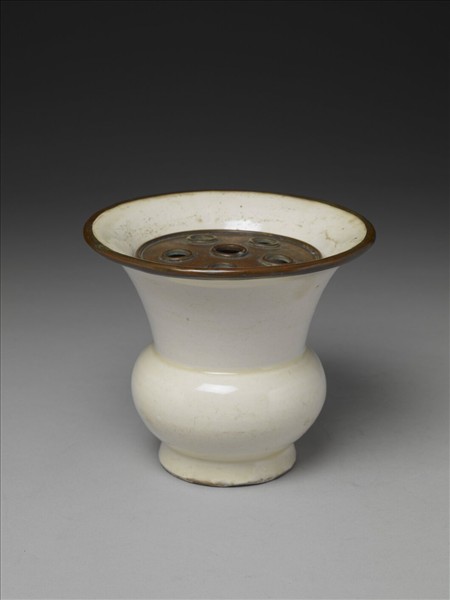 白瓷渣斗（附金屬膽）