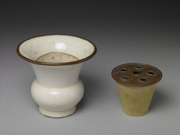 白瓷渣斗（附金屬膽）