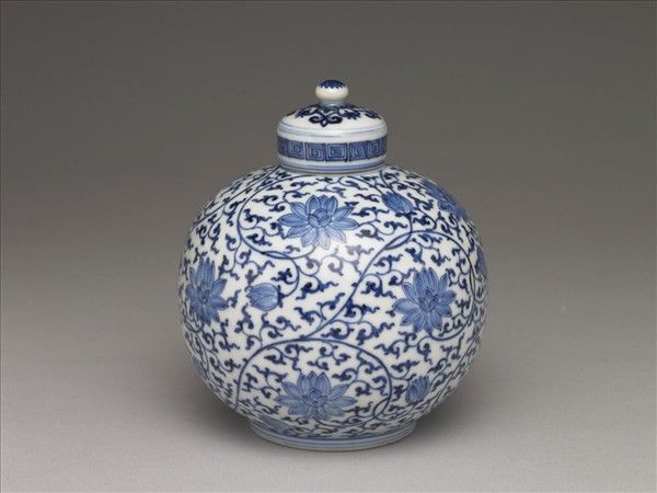 青花纏枝花卉紋蓋罐