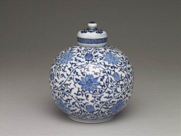 青花纏枝花卉紋蓋罐