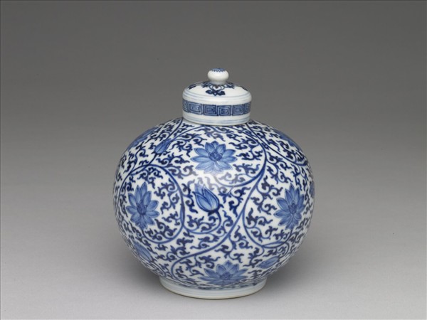 青花纏枝花卉紋蓋罐