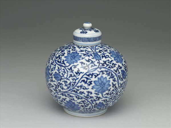 青花纏枝花卉紋蓋罐